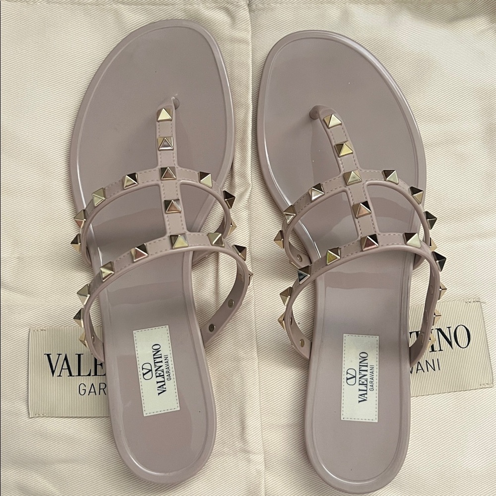 Valentino Garavani Nude Patent Rockstud Slide Sandals